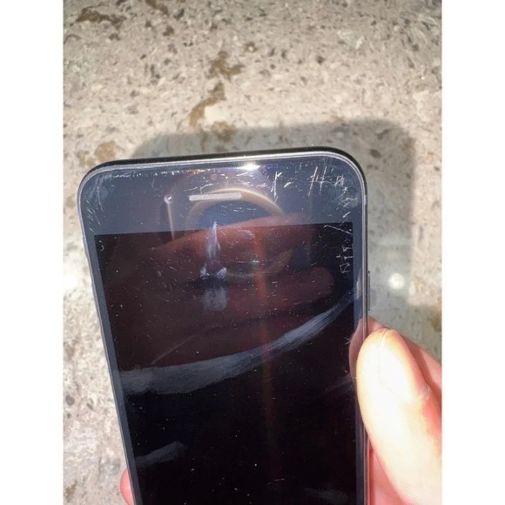 PARTS ONLY Apple iPhone 7 Plus Black Unlocked GSM Cracked Screen(doesn't turnon)